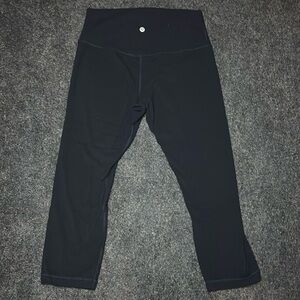 Lululemon Woman’s Navy Blue Soft Lux Material Capri Leggings Sz 8